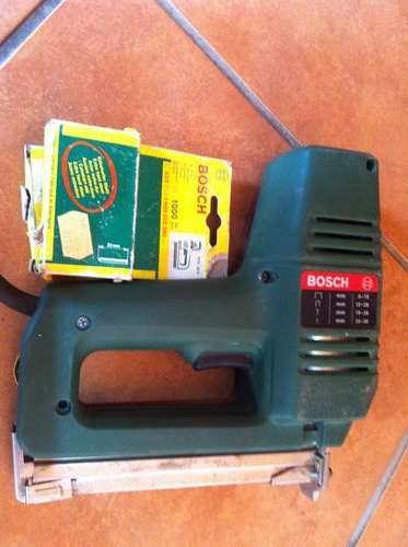 BOSCH ELECTRIC STAPLE GUN ( PTK 28-E) (*** PRICE REDUCED ***)